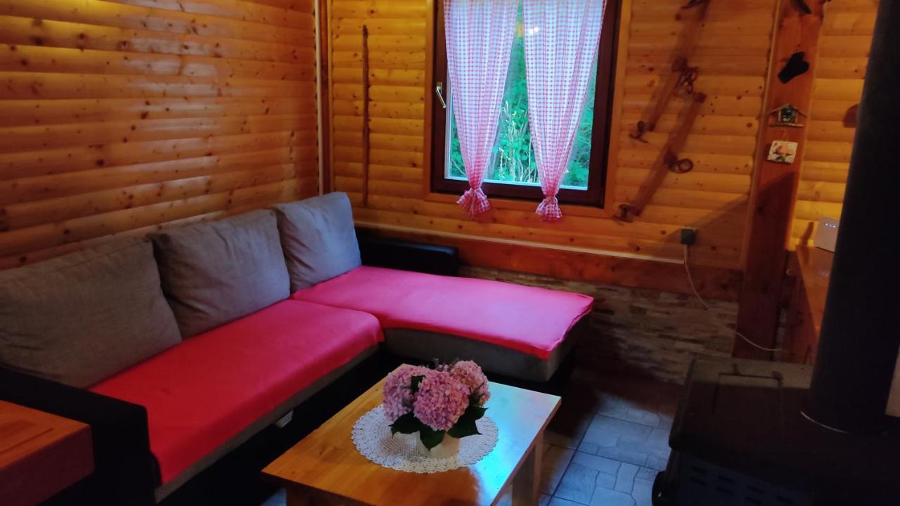 Kuca Za Odmor "Med Strmci" Villa Zlobin ภายนอก รูปภาพ