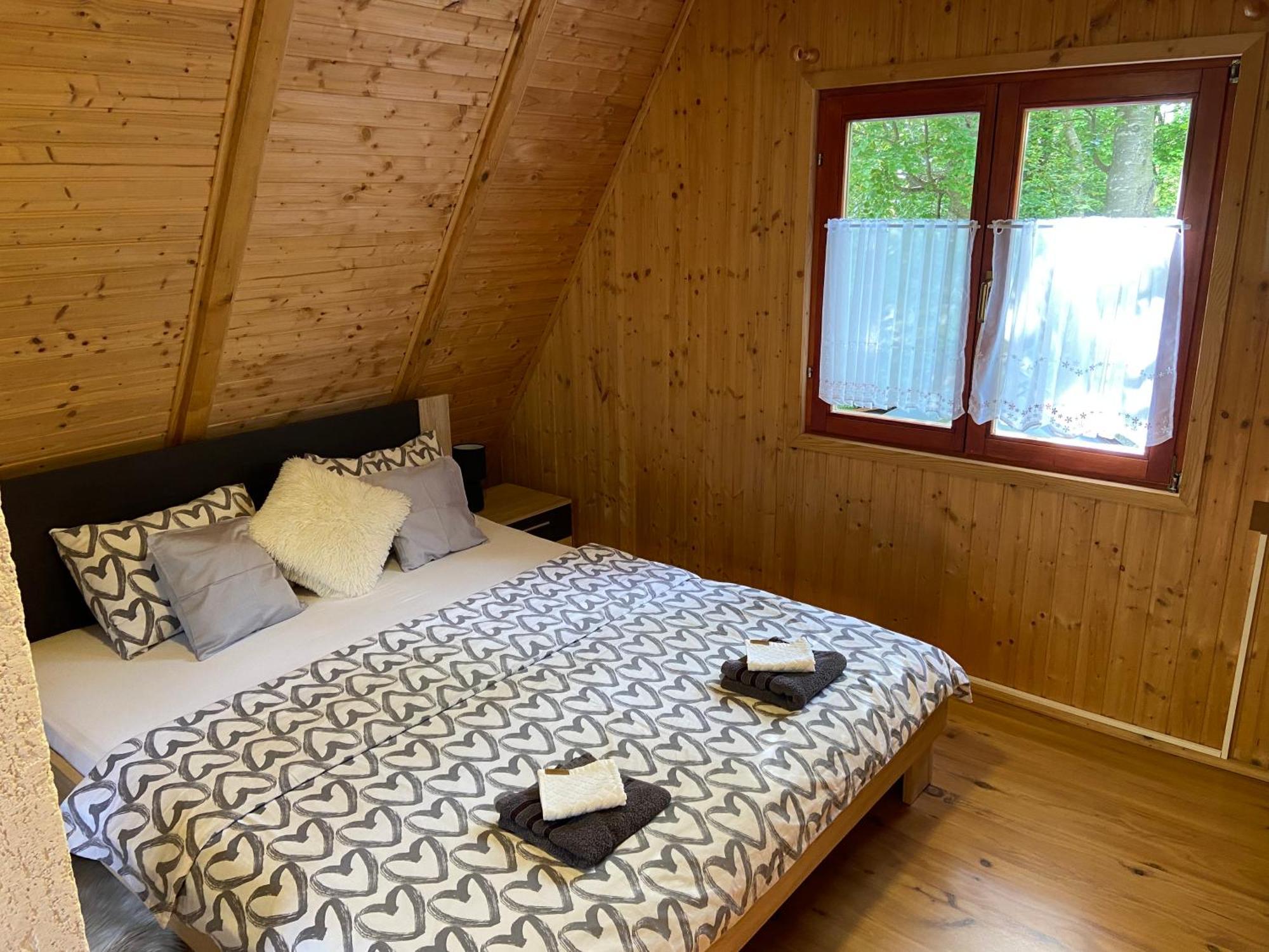 Kuca Za Odmor "Med Strmci" Villa Zlobin ภายนอก รูปภาพ
